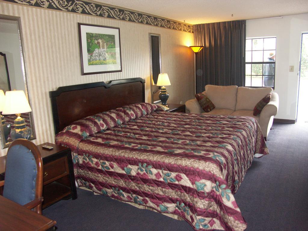Deerwood Inn & Madison Campground Exterior photo
