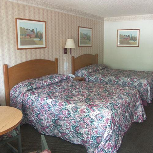 Deerwood Inn & Madison Campground Room photo